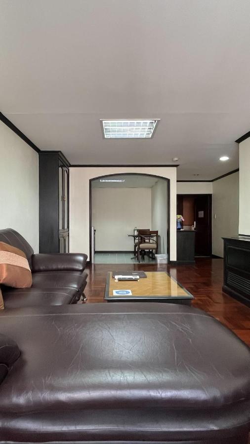 Business One-Bedroom Suite